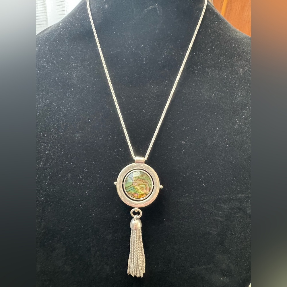 🌙 Lucky Brand reversible pendant bolo necklace – abalone & white stone tassel